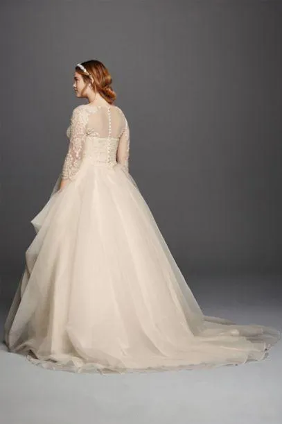 Klassiker Oleg Cassini Leichte Champagner -Spitze Plus Size Brautkleider Schaufel Hals 34 Langschläuche bedeckte Knöpfe Prinzessin Garten BR4644361