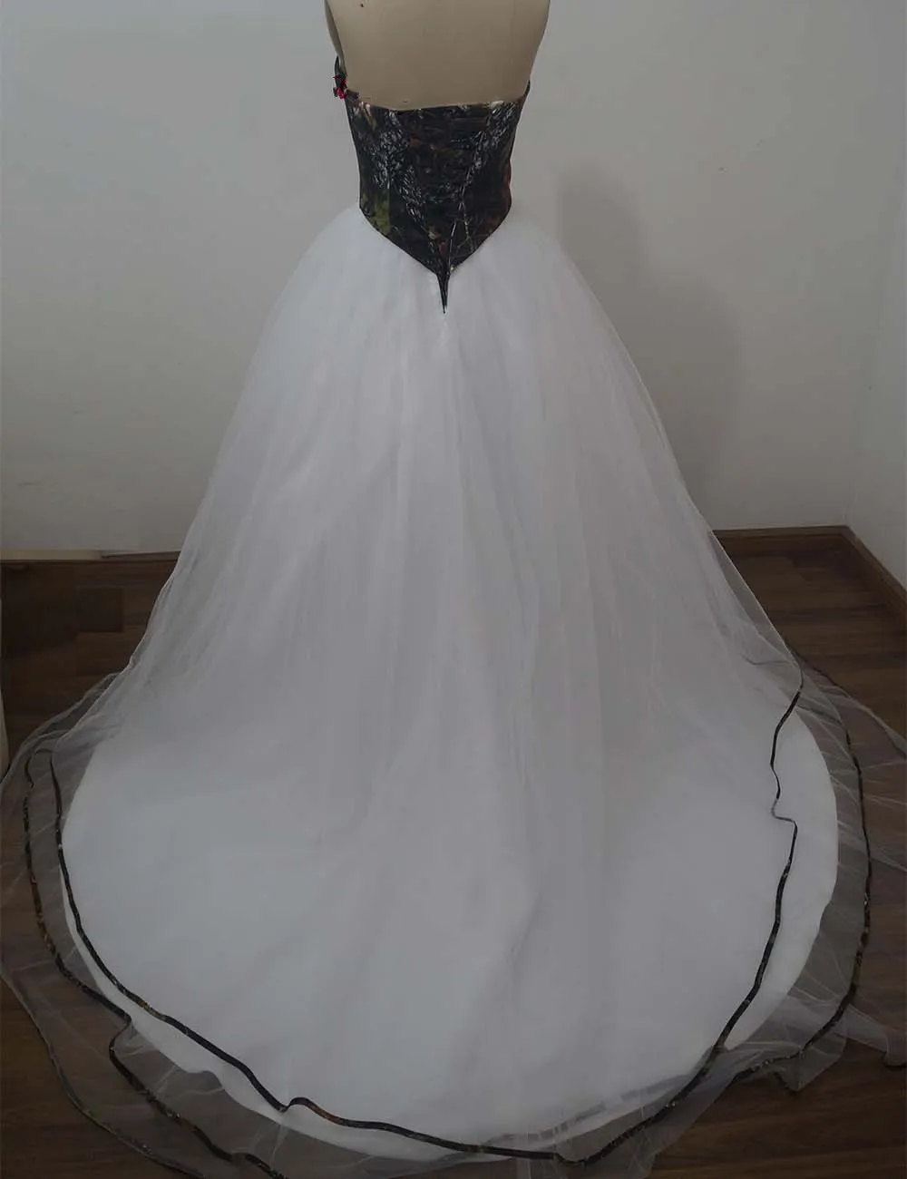 Nouvelle robe de mariée élégante Camo pas cher grande taille chérie Organza ruché couches balayage Train robes de mariée vestidos de noiva