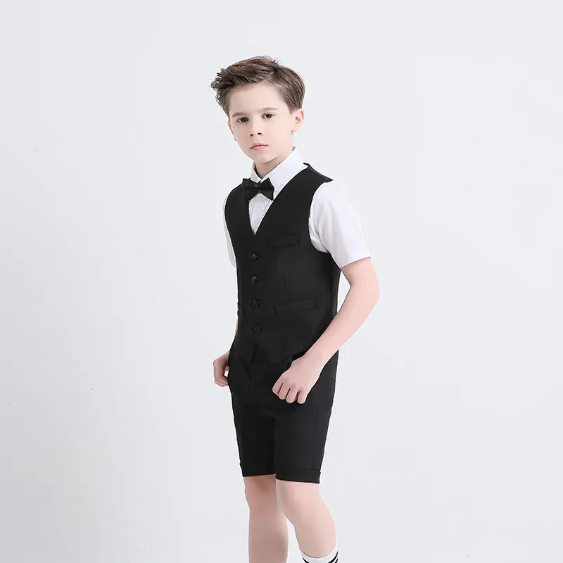 ノッチ付きラペル半袖とパンツの男の子のフォーマルウェア2018夏の最新デザインカスタムメイドのスーツのための2つのピーススーツ