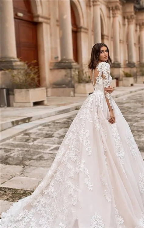 Big puffy wedding sales dresses with long trains