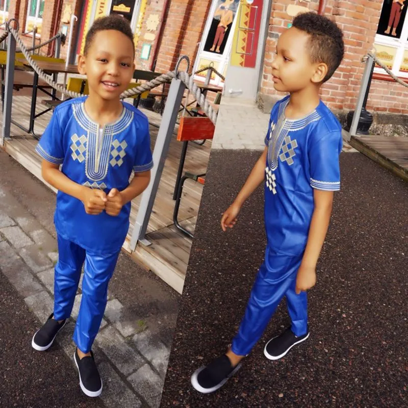 Afrikanska barn kläder Africa Kid Boy Dashiki skjortor passar två 2 -stycken set barn outfit sommar riche bazin topp pant sets247g