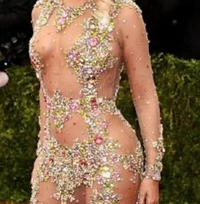Abiti da sera con perline trasparenti Beyonce Met Ball Red Carpet Abiti da ballo celebrità nude Vedere attraverso il vestito formale Sweep Train Backless HY948