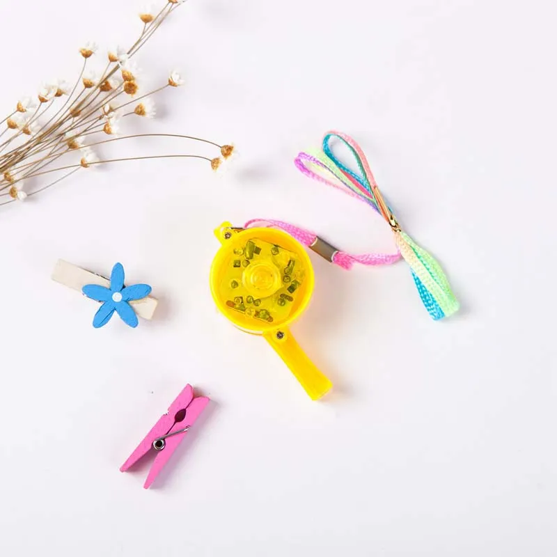 Glitter Flash Färgrik Whistle Ny KTV Bar Konsert Whistle Aktiviteter Tillbehör Lysande Whistles Toys Wholesale Gratis frakt