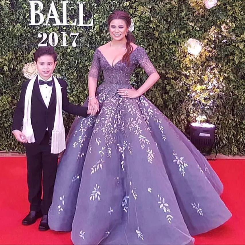 Charming Half Sleeve Evening Gowns With Sleeves With Beaded Lace Applique And Tulle Skirt From Xzy1984316 254.37 DHgate.Com