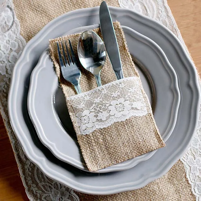 Vintage bröllop dekoration bordsartiklar påse cutlery hållare säckväv spetsar rustik dekor engångsfest bordsartiklar