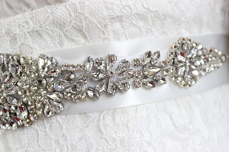 Janeviniクリスタルサテンの結婚式ベルトダイヤモンドラインストーンブライダルベルトの花嫁リボンサッシベルトイブニングウエディングドレス
