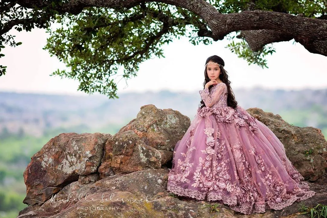 Robe de reconstitution historique de filles fabuleuses avec des fleurs 3D paillettes scintillantes perles manches longues robes de demoiselle d'honneur appliques moelleuses robe de bal robe d'anniversaire