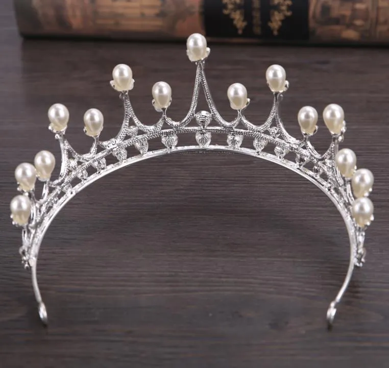 Perle blanche, couronne, accessoires de robe de mariée royale, ornements de couronne.
