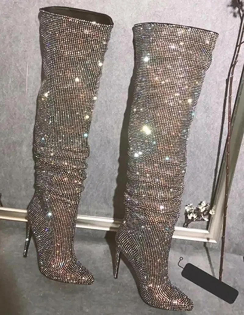 Vårkvinnor bling rhinestone borrade stövlar glida på spetsiga tå lår booties stilett hög häl glitter kristall över knä riddare botas