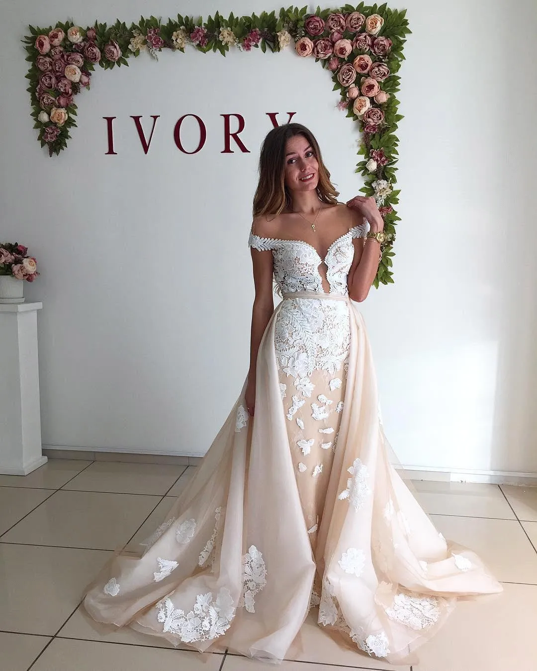 Vintage Ivory Off-Shoulder Backless Mermaid Wedding Dresses with Detachable  Skirt and Train