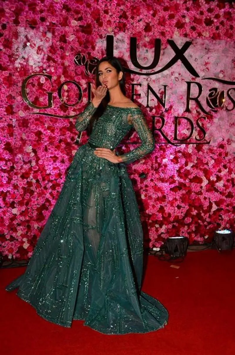Emerald Crystal evening wear for pageants with Illusion Long Sleeves - Ziad Nakad Inspired Arabic Dubai Prom Gown for Labourjoisie Party (HY4129) Emerald Crystal evening wear for pageants with Illusion Long Sleeves - Ziad Nakad Inspired Arabic Dubai Prom Gown for Labourjoisie Party (HY4129)