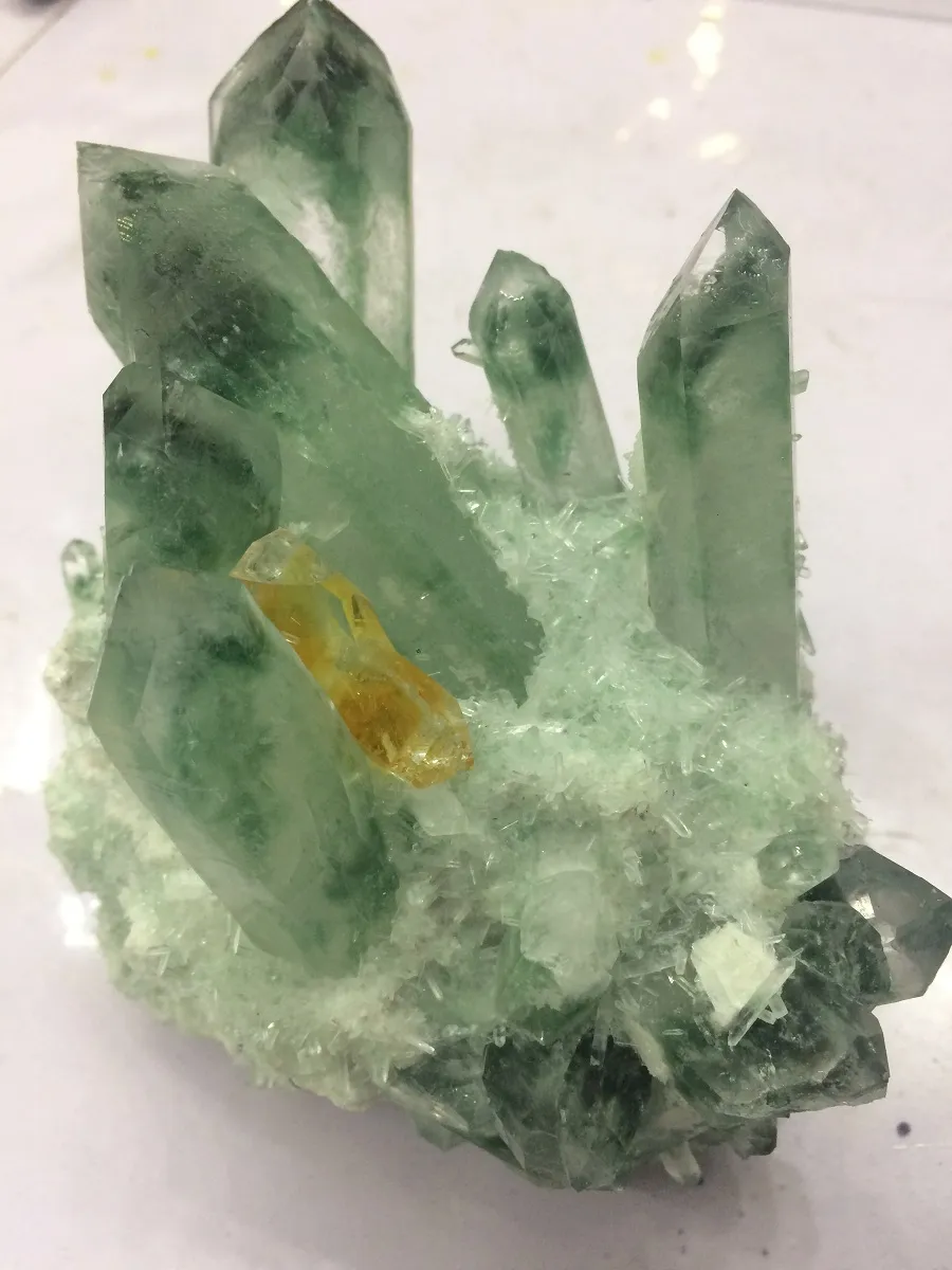 Dingsheng Yeşil Phantom Kuvars Küme Sitrin Değnek Noktası Doğal Druzy Pointy Bahçe İncüzyon Kristal Mineraller Örnek3864444