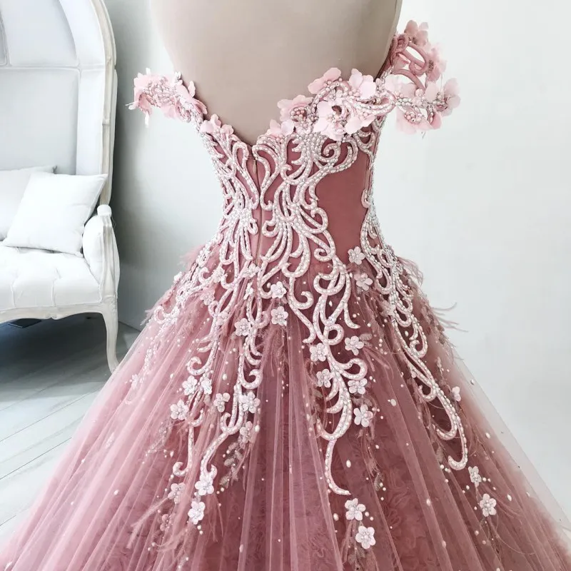 Luxury Pearls Applique Tulle Evening Dress Off Shoulder Petal Feather Celebrity Party Dress Fluffy Ball Gown Gorgeous Dubai Prom Dresses