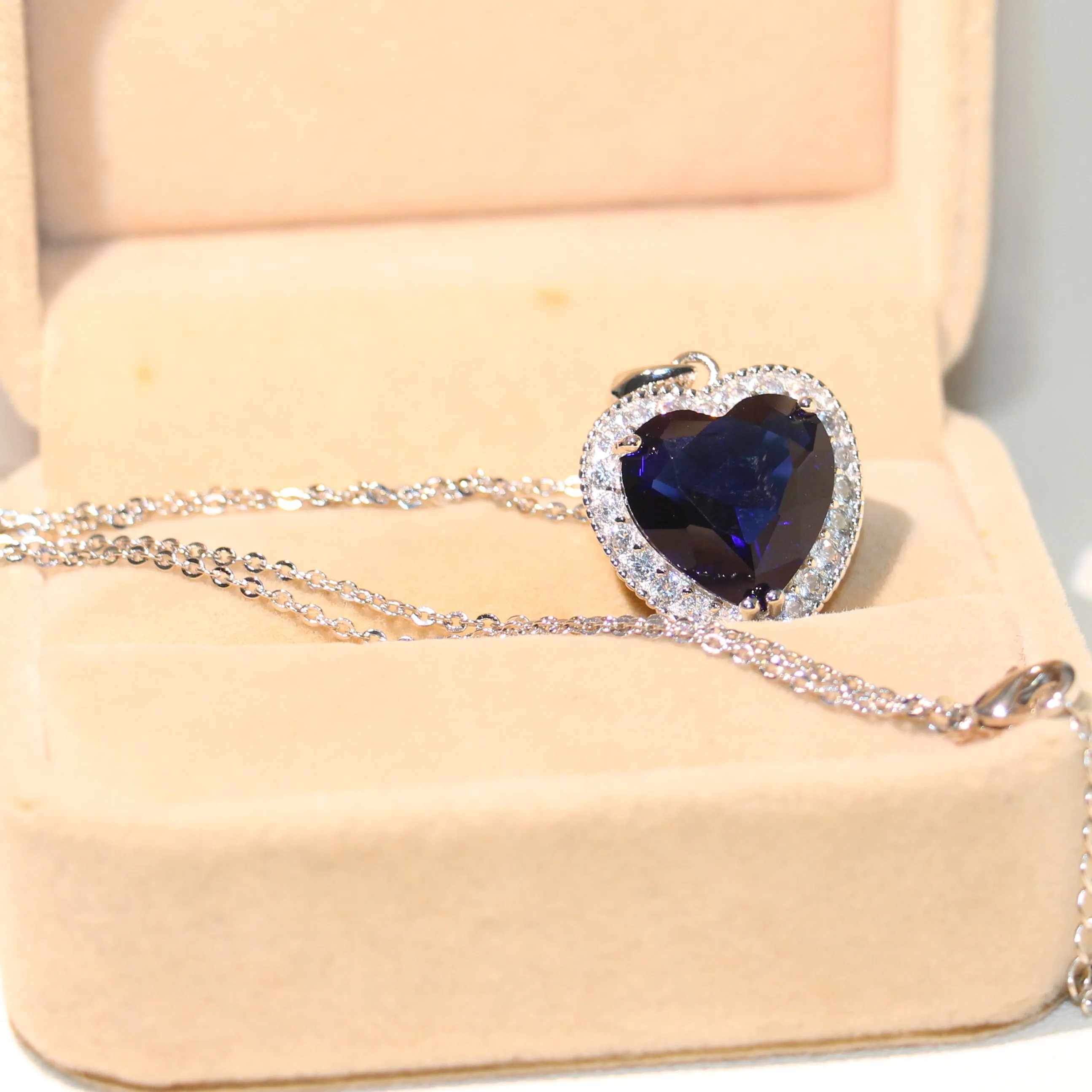 Coeur choucong Unique Brand New Luxury Jewelry 925 Sterling Silver Big Blue Sapphire CZ Diamond Party Chain Pendentif Collier Pour Femmes Cadeau