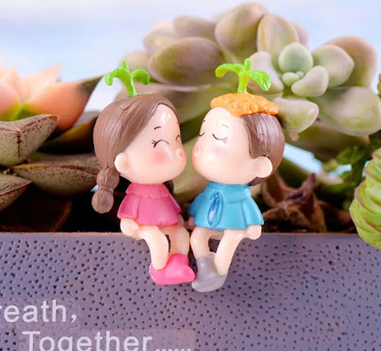 4ピースキスカップル妖精ガーデンミニチュアGnome Moss Terrarium装飾漫画樹脂工芸品結婚式盆栽家の装飾カップケーキトッパー