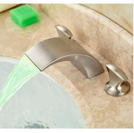 Dubbelhandtag Vattenfall Badrumshandtag Bassängen LED Light Deck Mount 3 Holes Mixer Tap Borstat nickel färdig