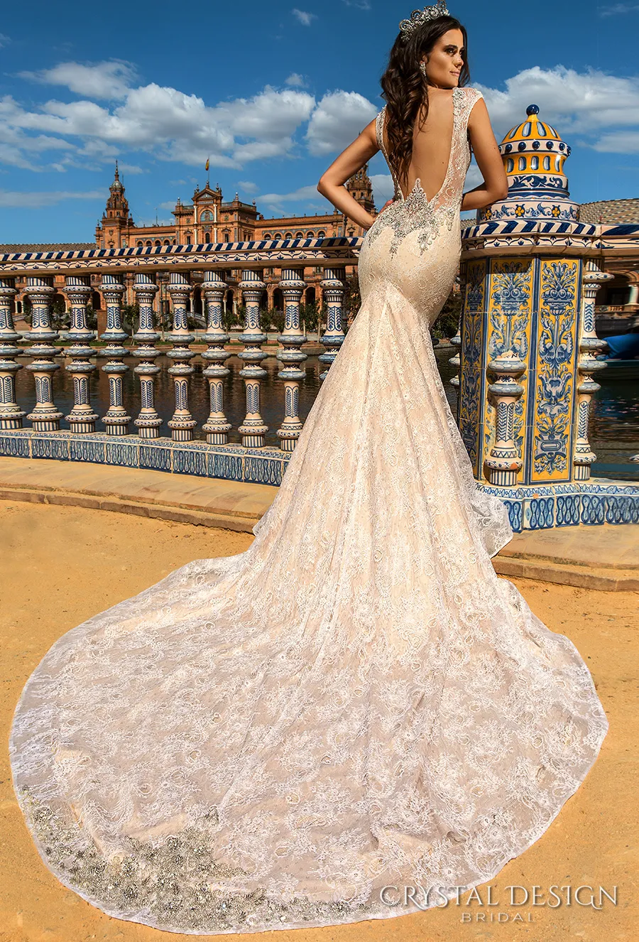 Superbes robes de mariée sirène en dentelle de créateur 2018 robe de mariage col en V sans manches perles cristal tribunal train dos nu plage B1255411