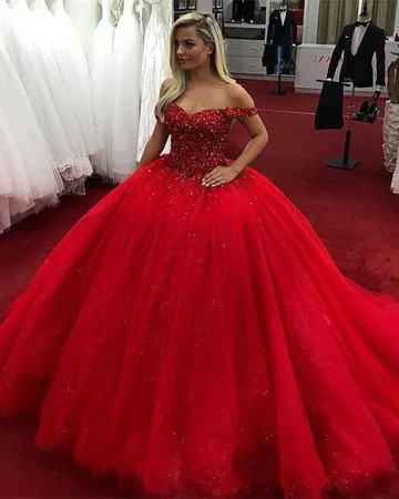 Abiti da sposa di lusso con abito da ballo rosso 2018 Designer economico con spalle scoperte Scollo a V in tulle con strass Corte dei treni Abito da sposa Matrimoni