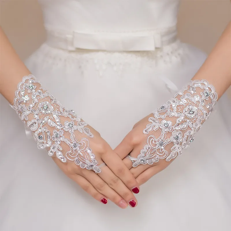 Accessori all'ingrosso di nozze beige rossi bianchi senza dita Guanti nuziali in rilievo eleganti all'ingrosso del bicchierino del merletto