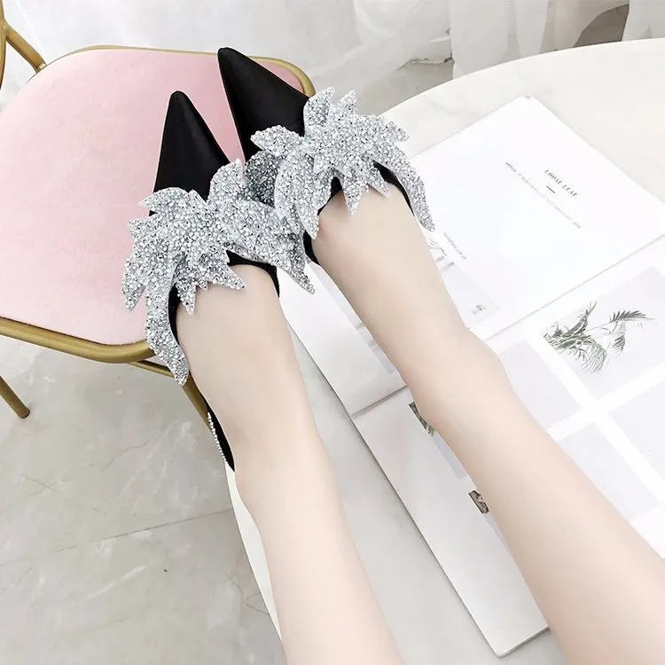 2018 Selling Slippers Heavy Beading Sequined Pointed Toe Satin Slides Flat Mules Summer Fashion Shoes Women4131048