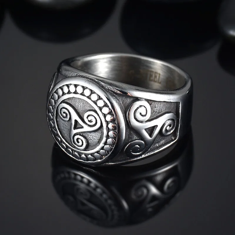 Anello triskele sales