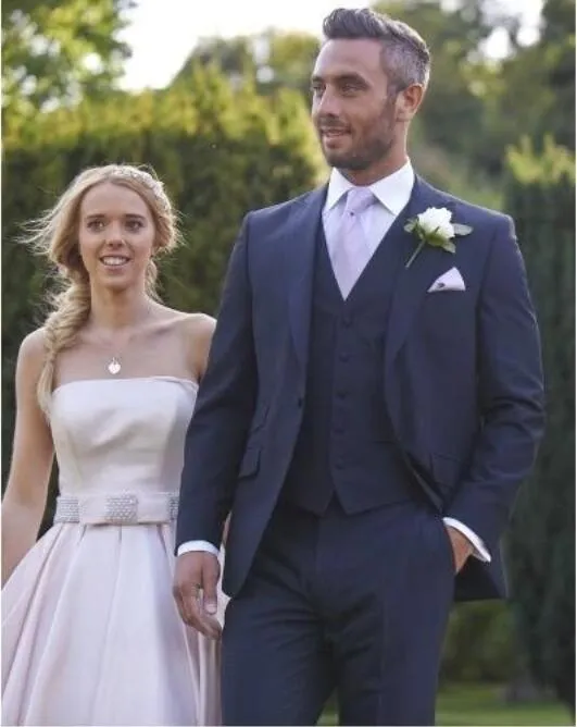 Hot Selling 2019 Navy Blue Slim Fit Bröllop Tuxedos Brudgum Tuxedo (Jacka + Byxor + Jacka) Bästa Män Passar Groomsmen Passar Skräddarsy