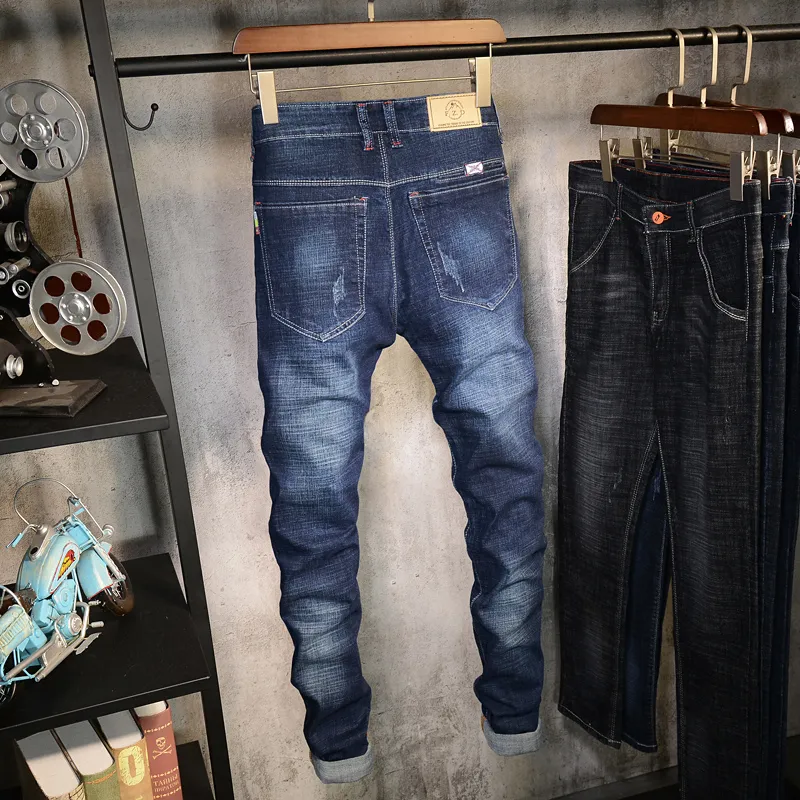 Best 10 Jeans Brands for Men in the world - Textile Trainer