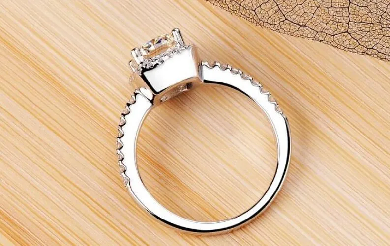 Trzy Kolor Gorący Sprzedam Luksusowa Biżuteria 925 Sterling Silver Poduszki Kształt Biały Topaz Kobiety Ślubny CZ Diament Klasyczny Gesmtones Pierścień Prezent