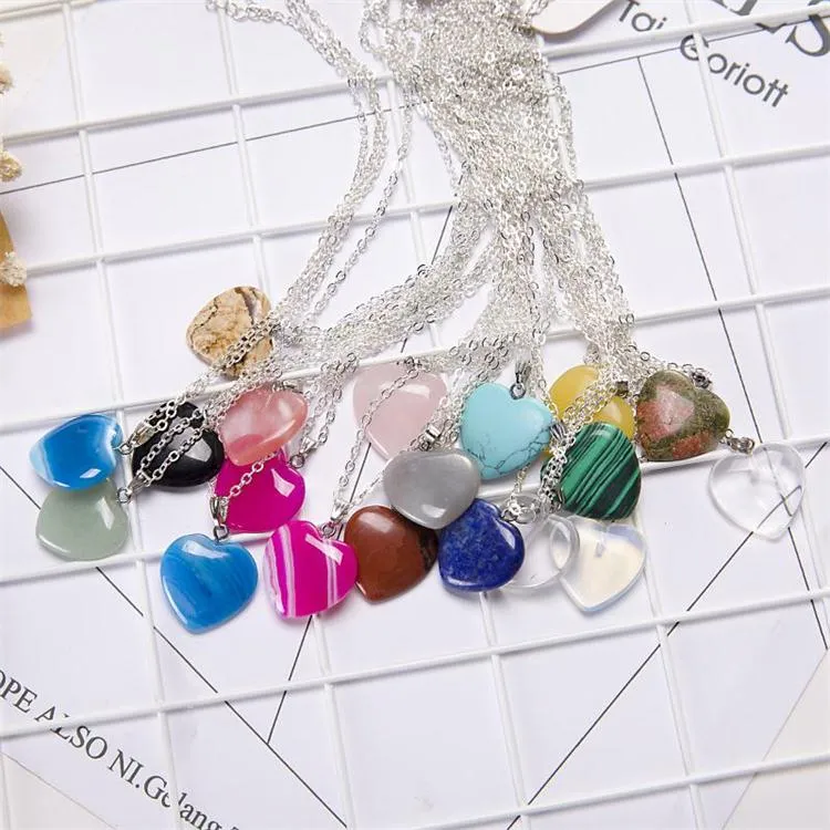 Ciondolo in opale di design a forma di cuore in pietra naturale Collana di belle donne squisite con catena in acciaio inossidabile da 50 cm