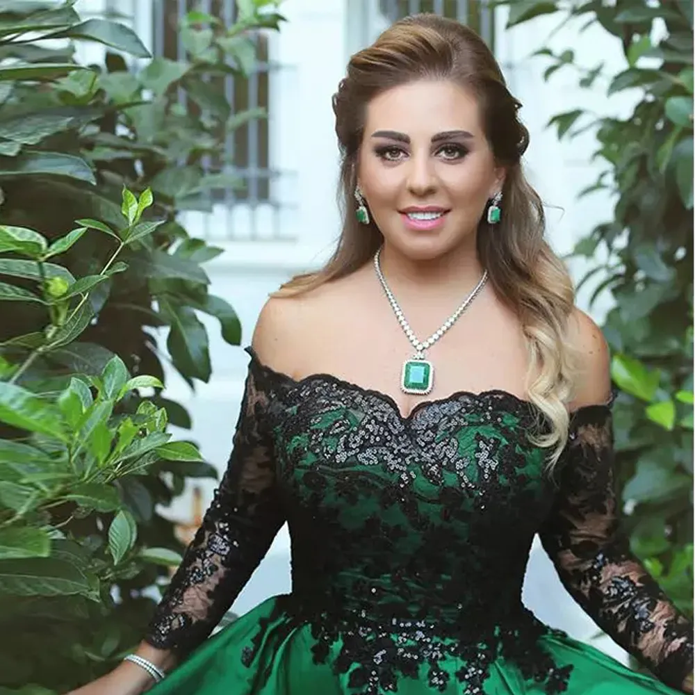 Sexy Off the Shoulder Ball Gown Green Prom Dresses Black Sequined Bateau Neck Formal Evening Gowns Vestidos De Fiesta Plus Size Satin