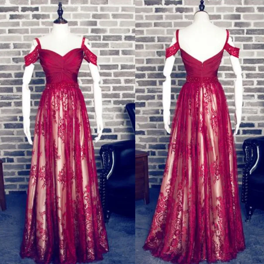 Charmante rouge A-ligne chérie bretelles spaghetti dentelle robe de bal hors de l'épaule longue robe de soirée bordeaux