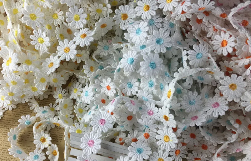 Fleurs en soie de 15 mètres pour décorations de mariage dentelle de fleurs brodées pour tissu, couvre-chef, bijoux, emballage cadeau, etc.