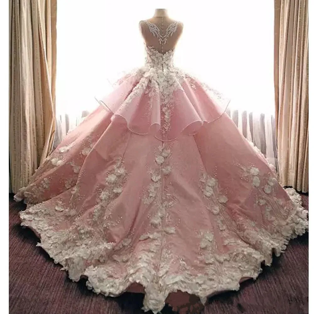 Charmig Rosa Ball Gown Bröllopsklänningar Spaghetti Strap Lace Appliqued Bridal Gowns Ruffles Long Train Robe de Marie