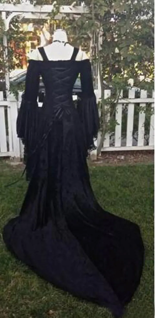 ビンテージブラックゴシックのウェディングドレス肩の縞模様の肩の縞模様のコルセットのブライダルガウンを中世の短い袖のカスタムメイド