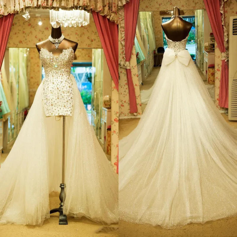 Sparkly Short Front Wedding Dress Long Back med löstagbar kjol Ny 2023 ärmlös HI Låg kristallstrasspärlad Bow Beach Brudklänningar