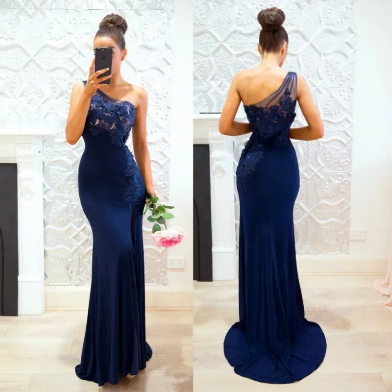 Navy Blue Mermaid Country Druhnsmaids Dresses One Shoulder Split Side Guest Sukienka Zroszony Appliqued Tanie Długa pokojówka Suknie Honorowe