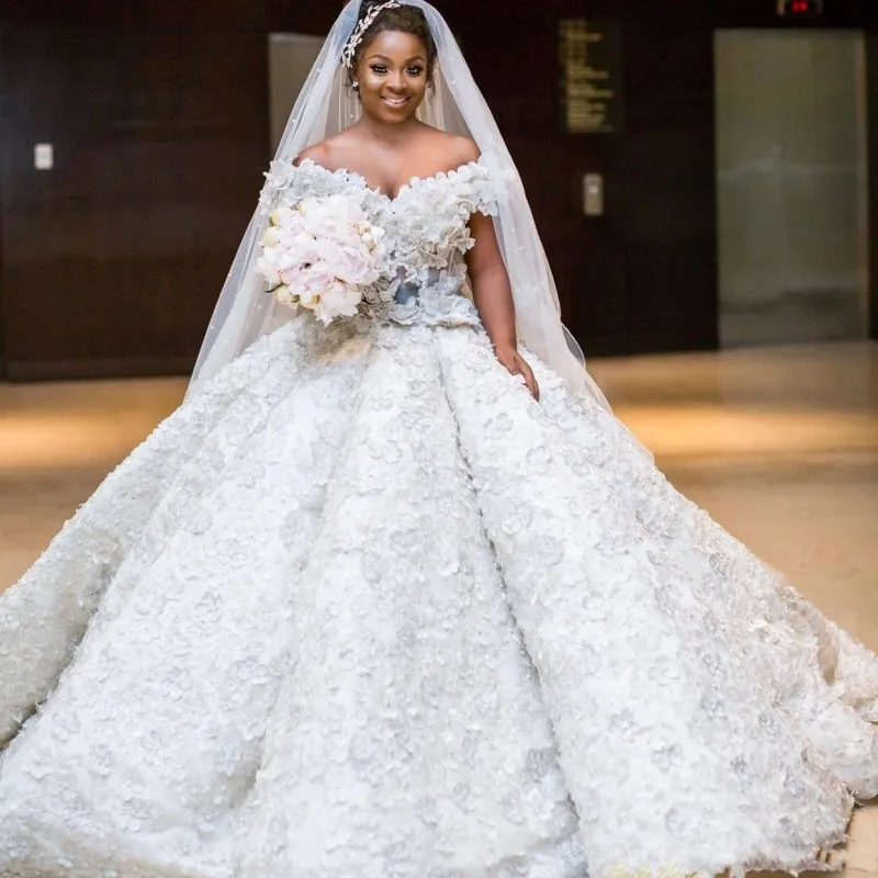 Gorgeous Plus Size Wedding Dresses Long Off The Shoulder Handmade 3D Lace Flowers African Lace Dress Beach Bridal Gowns