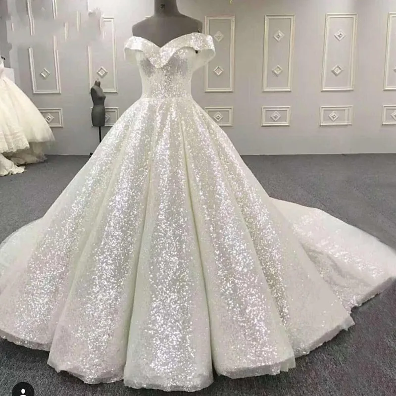 Vestidos de novia brillantes y brillantes Fuera del hombro con mangas Vestido de fiesta de tela con lentejuelas Cuello en V Tren de corte Vestidos de novia baratos Moda