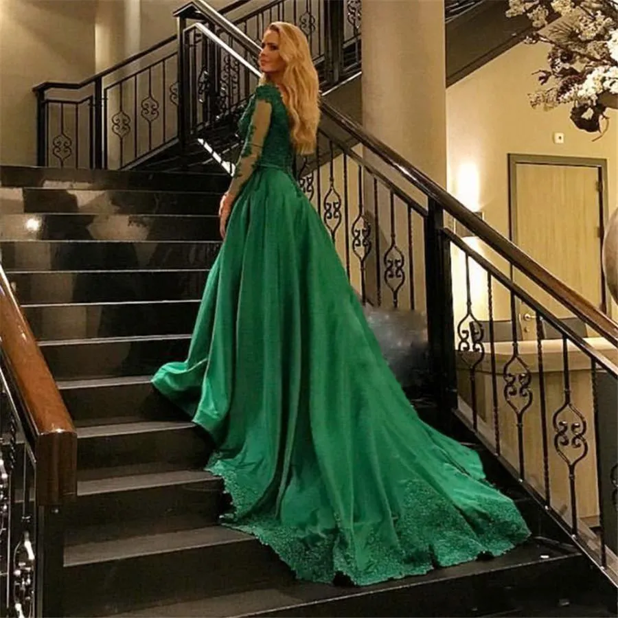 Modest Emerald Green Ball Gown Evening Dresses Long Sleeve Applique Beaded 2018 Plus Size Prom Gowns Lace Engagement Dress