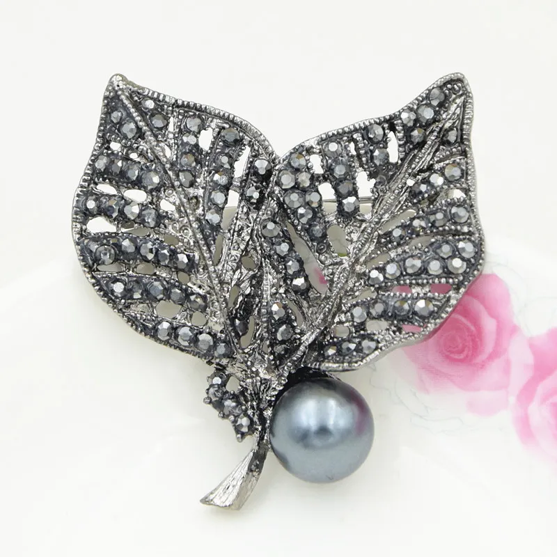 High Quality Black Crystals Elegant Pretty Leaf Brooch Hot Selling Amazing Jewelry Broach Pin For Women Garment Accessories