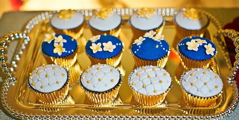 Hot sälja mini guld silverfolie cupcake fodral papper muffin liners tårta koppar bakning mögel wrapper