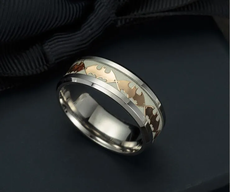 Herenring Lumineuze Batman -ringen voor mannen Zwart goud zilver roestvrij staal vrouwen ringen gloed in de donkere mannelijke ringjuwelen9605187