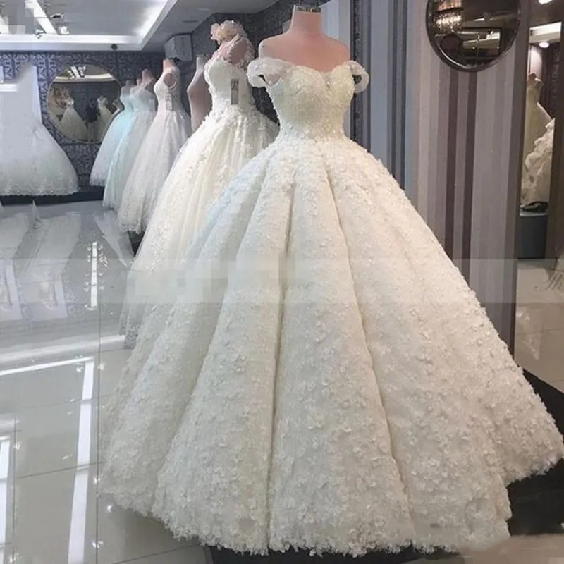White Ball Gown Bröllopsklänningar Sexig Av Axel Princess 3D Flora Appliques Bridal Gowns Custom Made Lace Up Back Wedding Vestidos