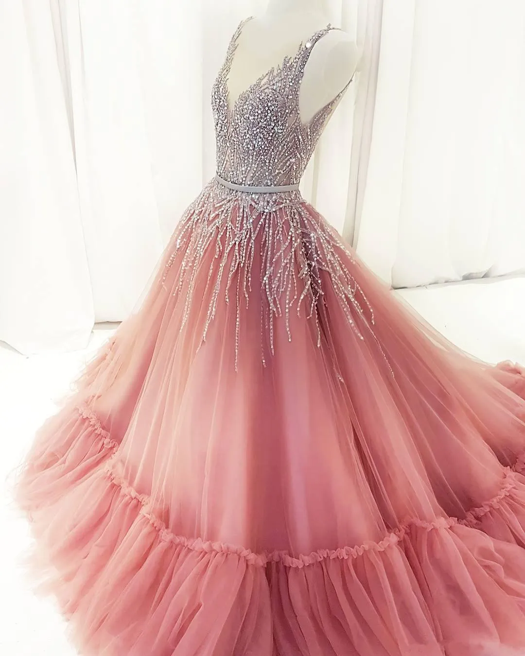 Sparkly Sequins Ball Gown Prom Dresses Blush Beaded V Neck Evening Gowns Dubai Party Dress robe de soiree