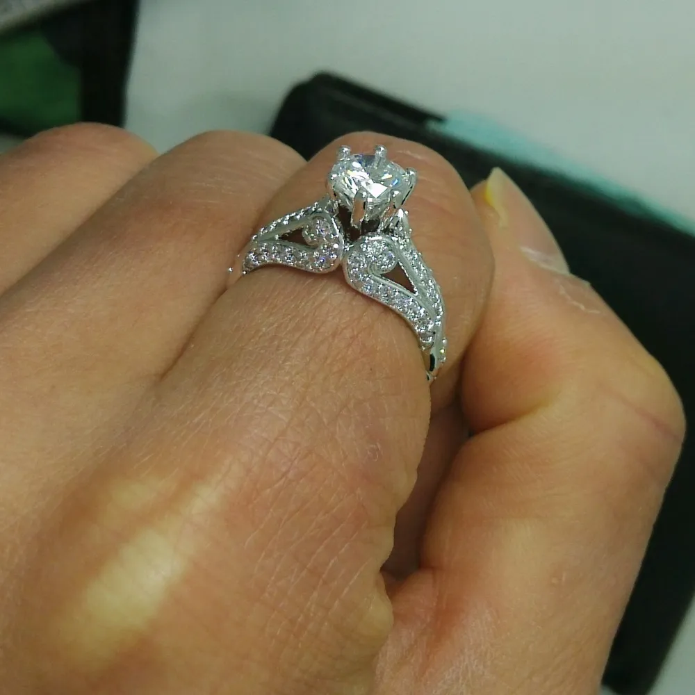 Klassisk lyxig kvinnlig ringar diamonique cz vitguld fylld engagemang bröllop band ring för kvinnor män julklapp size 5-10