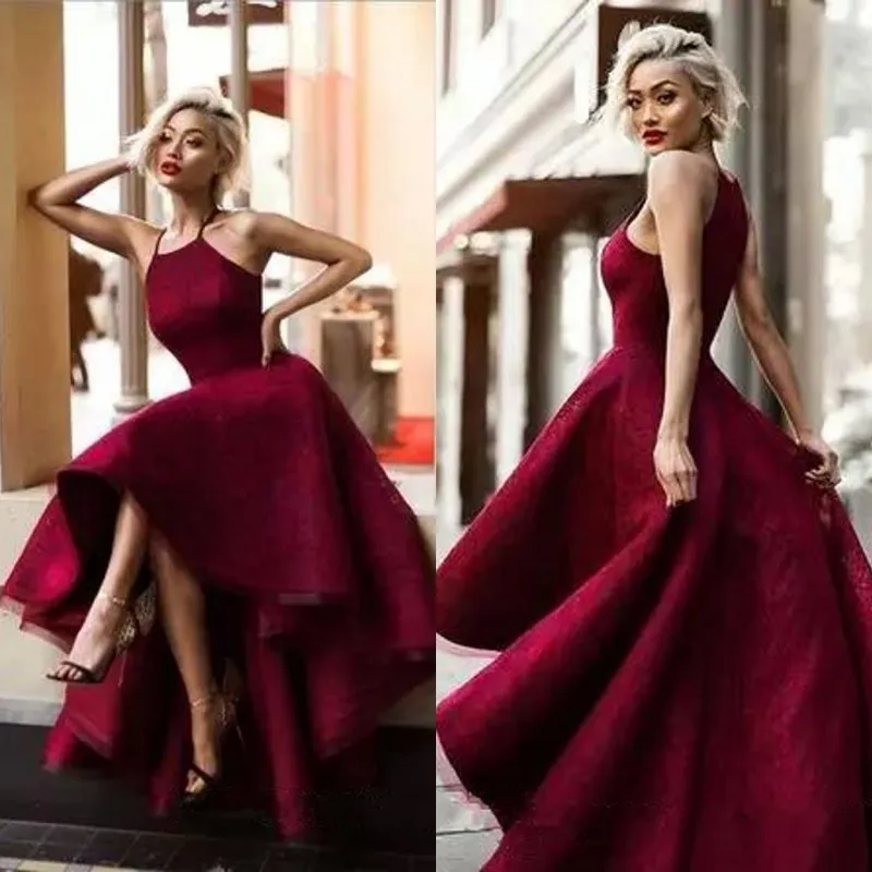 Sexig Burgundy Prom Klänningar 2018 Bollklänning Halter Ärmlös Hög Låg Lace Tulle Ladies Formell Tuxedo