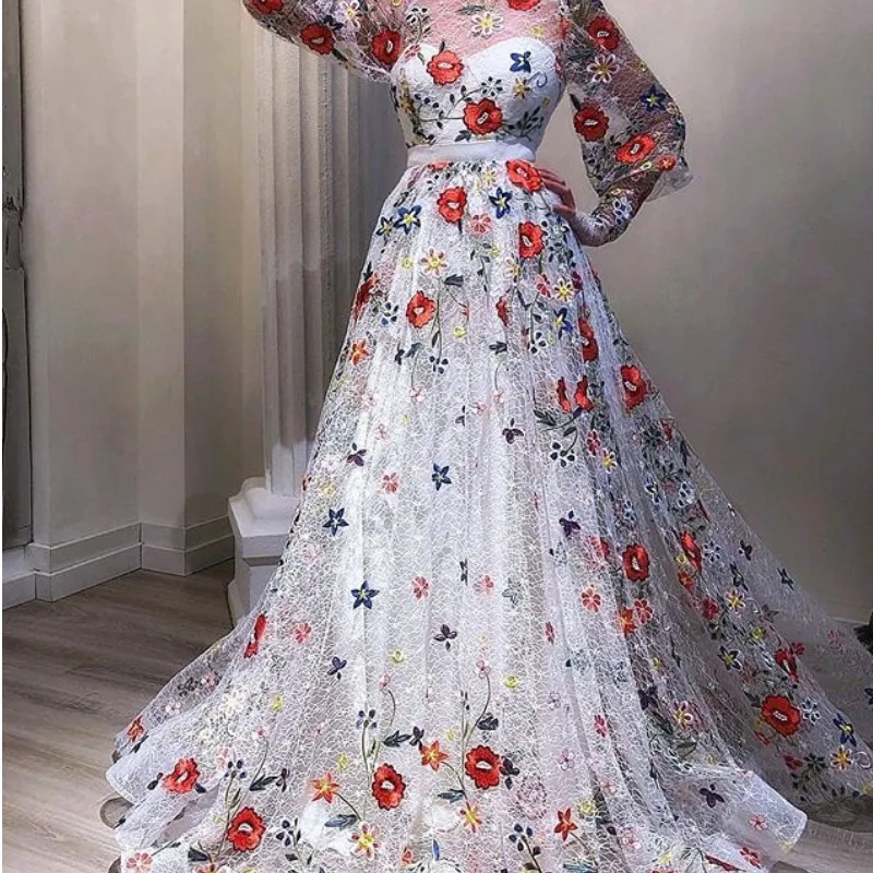 Robe de soirée en dentelle féerique enchantée avec broderie col bijou à manches longues appliques A-ligne 2018 robes de bal robes de soirée glamour