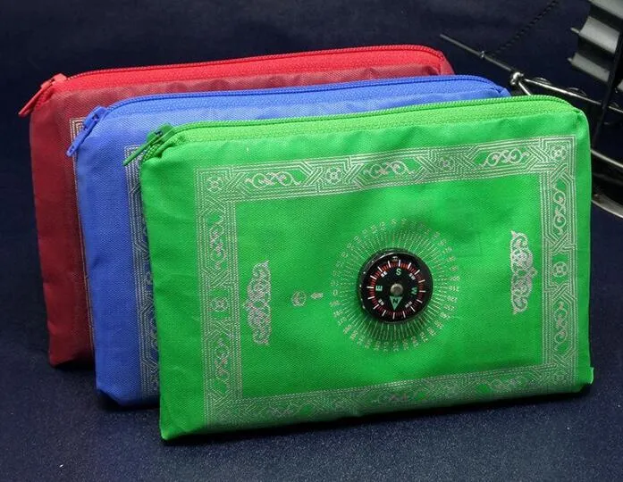 Livraison gratuite tapis de prière de poche de voyage islamique avec boussole tapis de prière musulman mélange 4 couleurs avec taille pliable 100*60 cm
