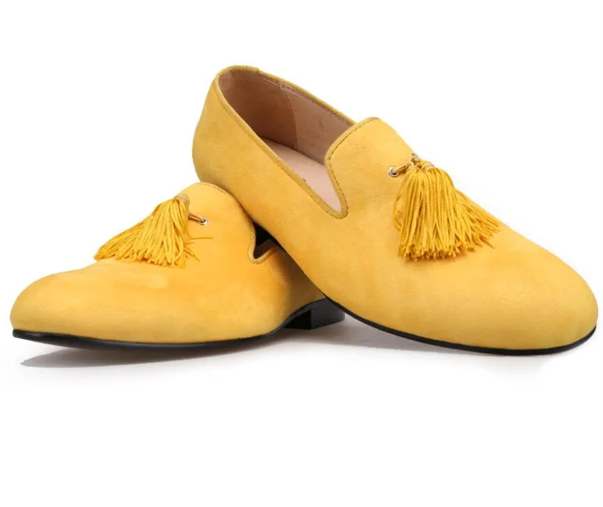 scarpe da uomo in velluto di colore giallo fatte a mano di nuovo stile con nappe alla moda Scarpe eleganti da uomo feste e matrimoni, mocassini maschili