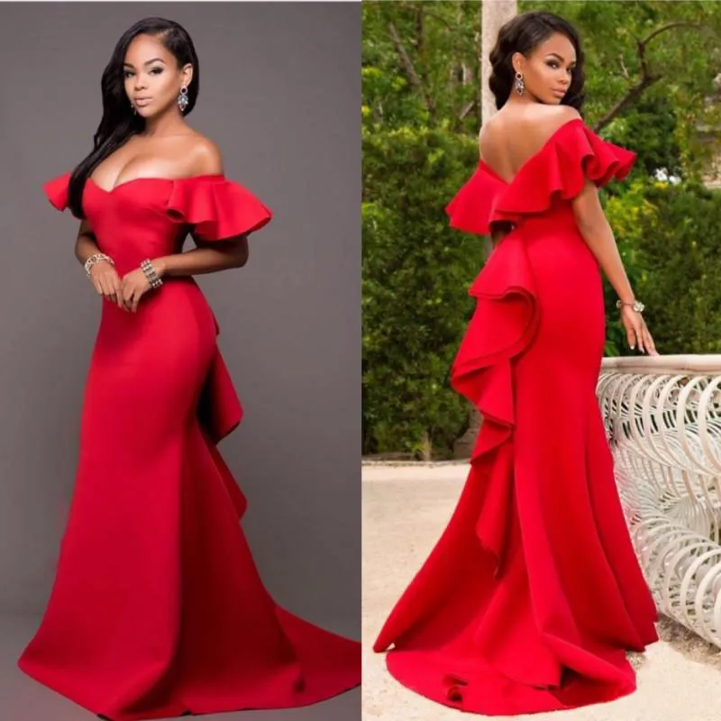 Magnifiques robes de bal rouges sur l'épaule 2019 satin dos nu sirène robes de soirée Arabie Saoudite froncé balayage train robe de soirée formelle